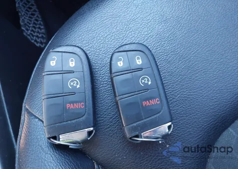 2017 Jeep New Compass Latitude 4X4 z USA, uszkodzony, nr VIN 3C4NJDBB6HT639832